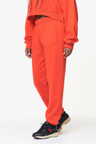 Pegador Villa High Waisted Sweat Pants Washed Signal Red Gum Hauptansicht aus der Do not Disturb Kollektion für DaHerren