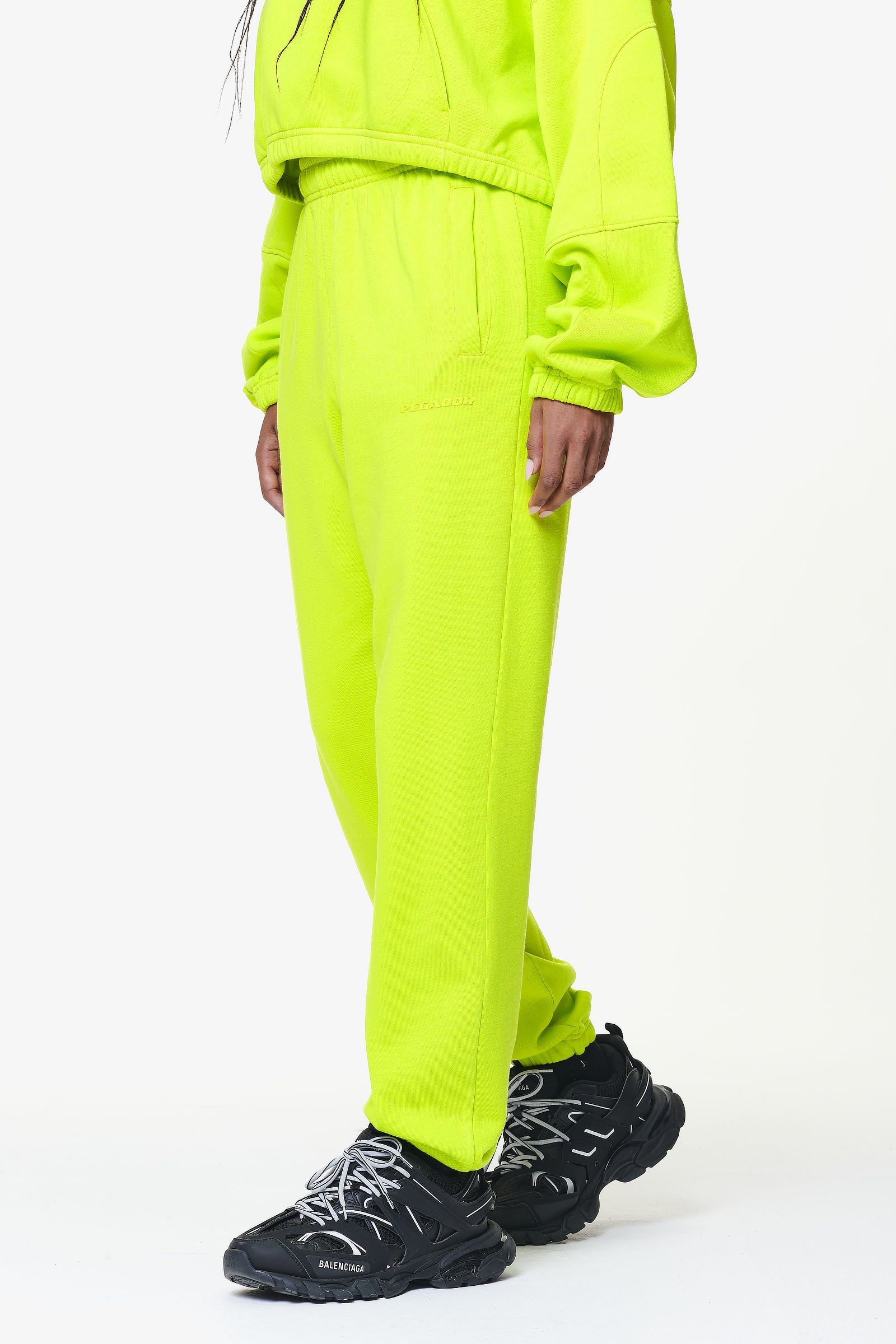 Pegador Villa High Waisted Sweat Pants Washed Lime Yellow Gum Hauptansicht aus der Do not Disturb Kollektion für DaHerren