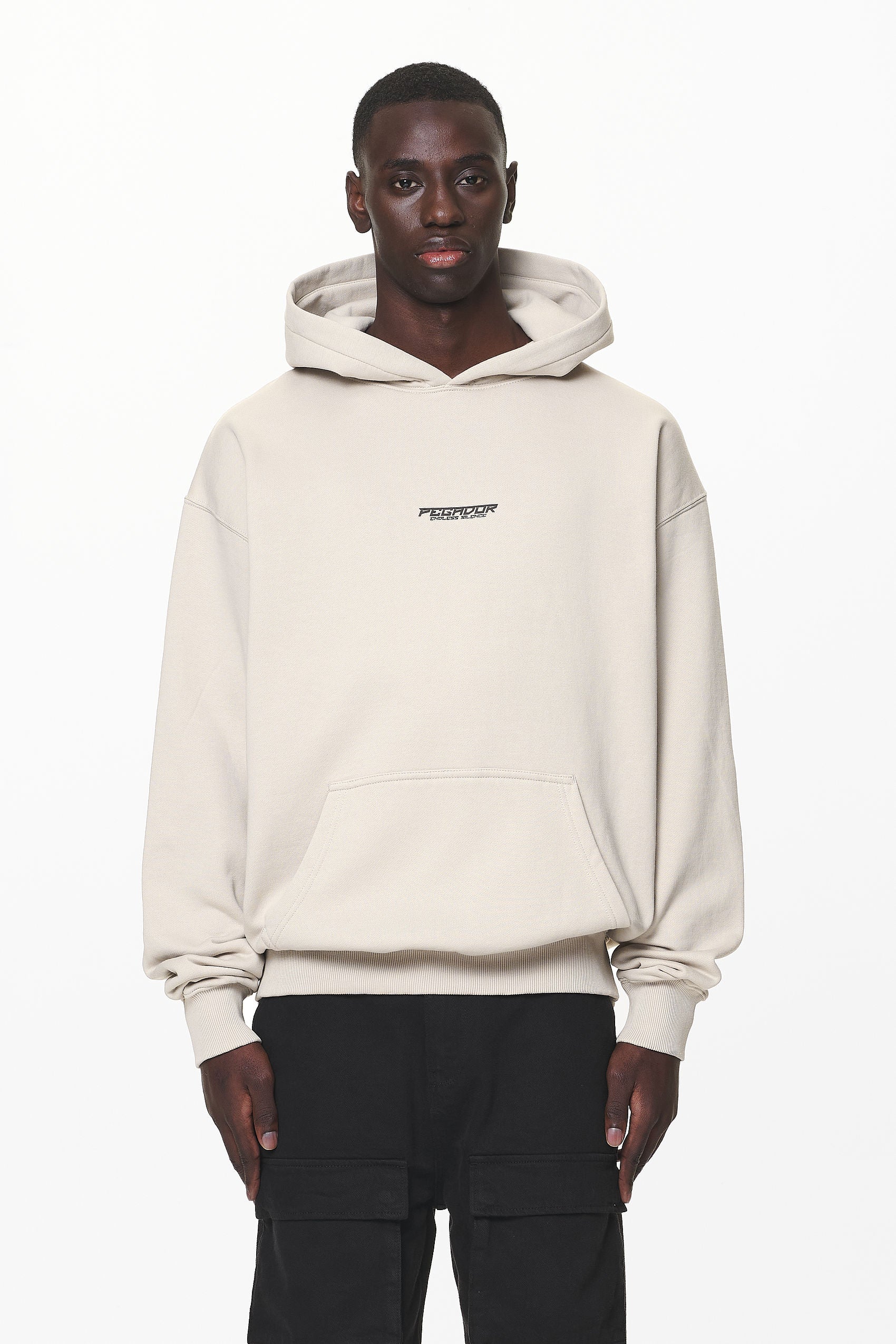 Pegador Fenton Oversized Hoodie Washed Dust Cream Seitenansicht aus der Do not Disturb Kollektion für Herren