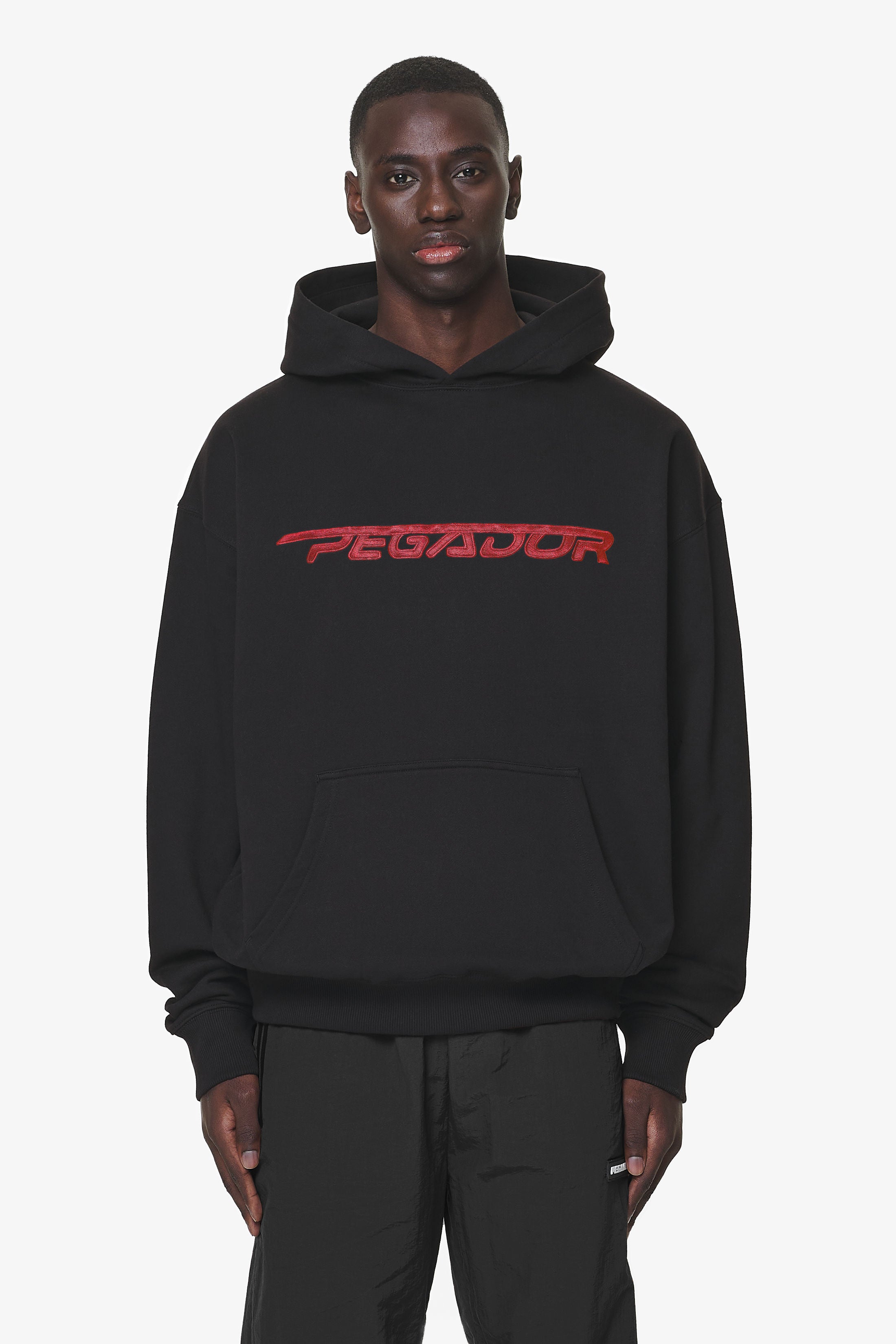 Pegador Manor Oversized Hoodie Black Signal Red Hauptansicht aus der Do not Disturb Kollektion für Herren