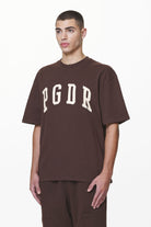 Pegador Layton Oversized Tee Washed Oak Brown Seitenansicht aus der Do not Disturb Kollektion für Herren