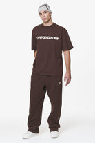 Pegador Tacona Carpenter Sweat Pants Washed Oak Brown Ganzkörper Bild aus der Do not Disturb Kollektion für Herren