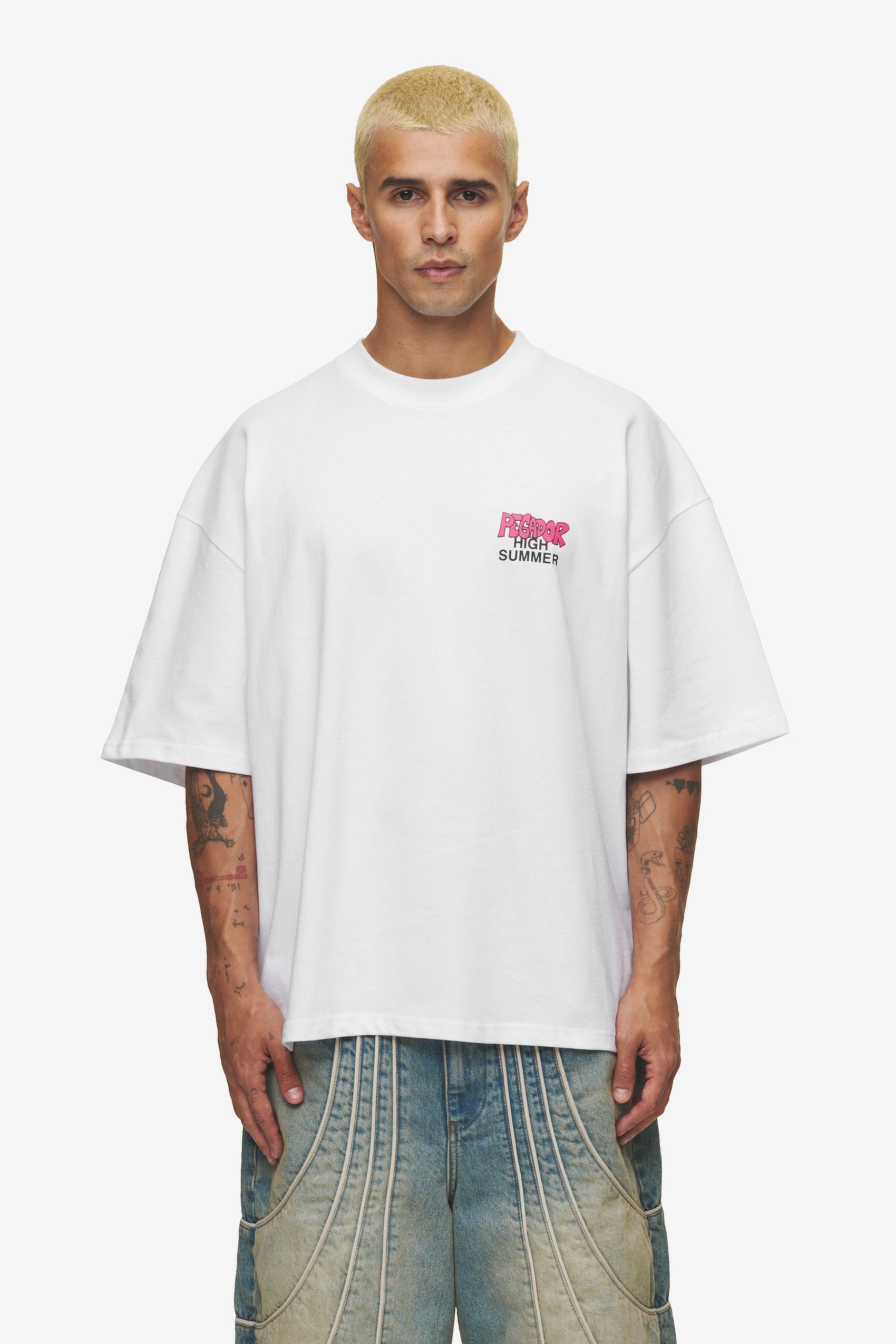 Pegador Farrar Boxy Tee White Seitenansicht aus der High summer Kollektion für Herren