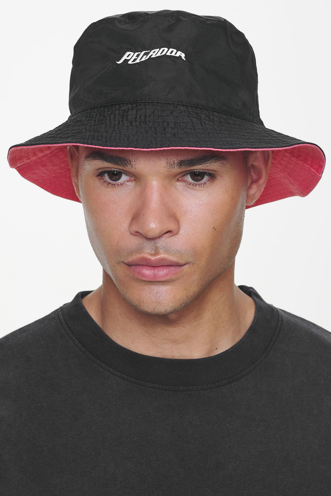 Pegador Juan Reversible Bucket Hat Black Strawberry Hauptansicht aus der Last Minute Kollektion für Herren