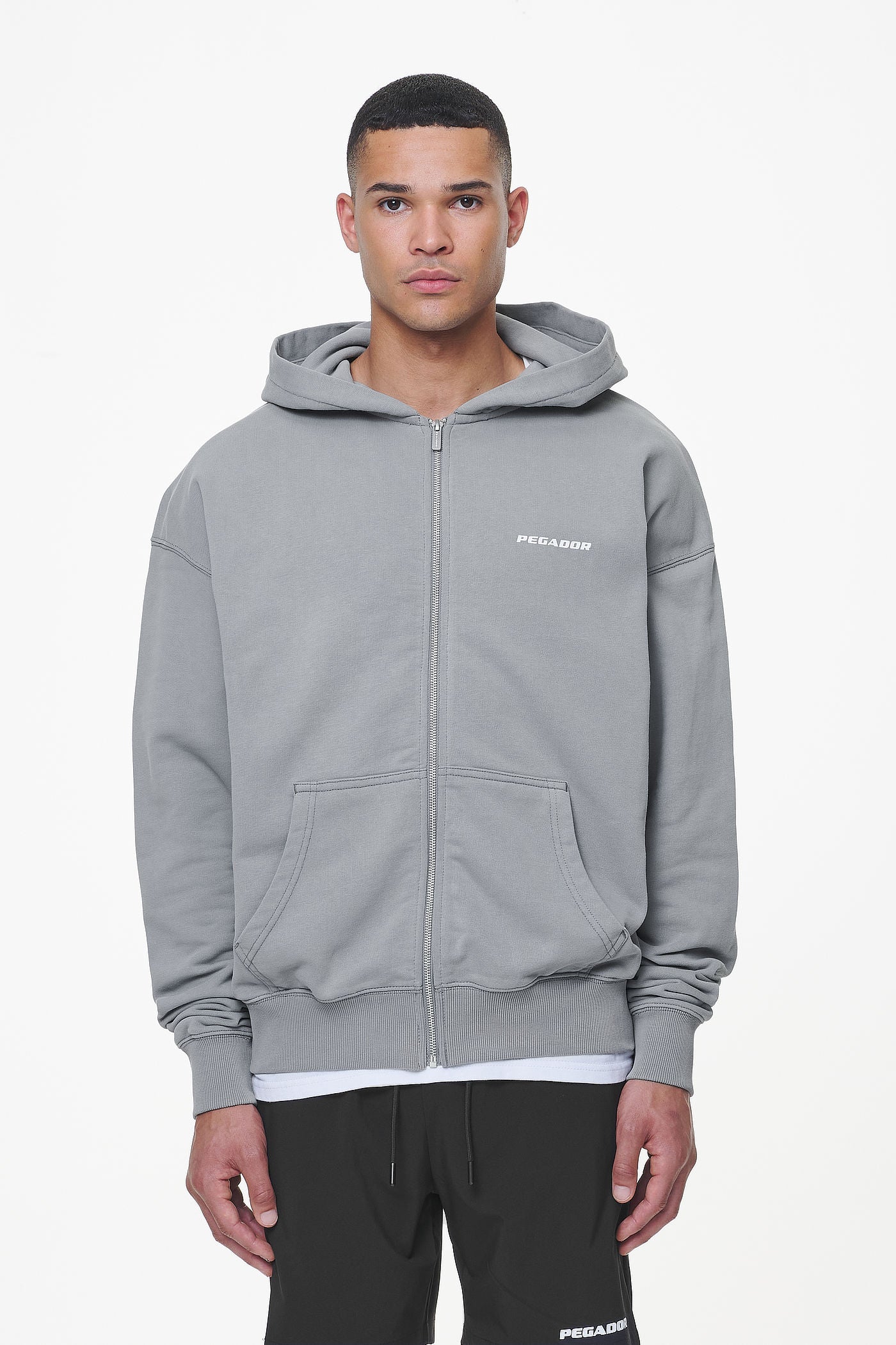 Pegador Colne Terry Logo Oversized Sweat Jacket Heavy Washed Cool Grey Seitenansicht aus der Last Minute Kollektion für Herren