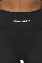 Pegador Leya Leggings Black White Detailshot aus der Most Alive Kollektion für DaHerren