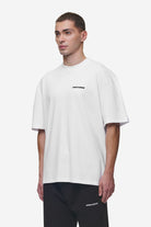 Pegador Logo Oversized Tee White Seitenansicht aus der Most Alive Kollektion für Herren