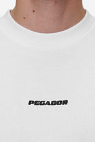 Pegador Logo Boxy Tee White Detailshot aus der Most Alive Kollektion für Herren