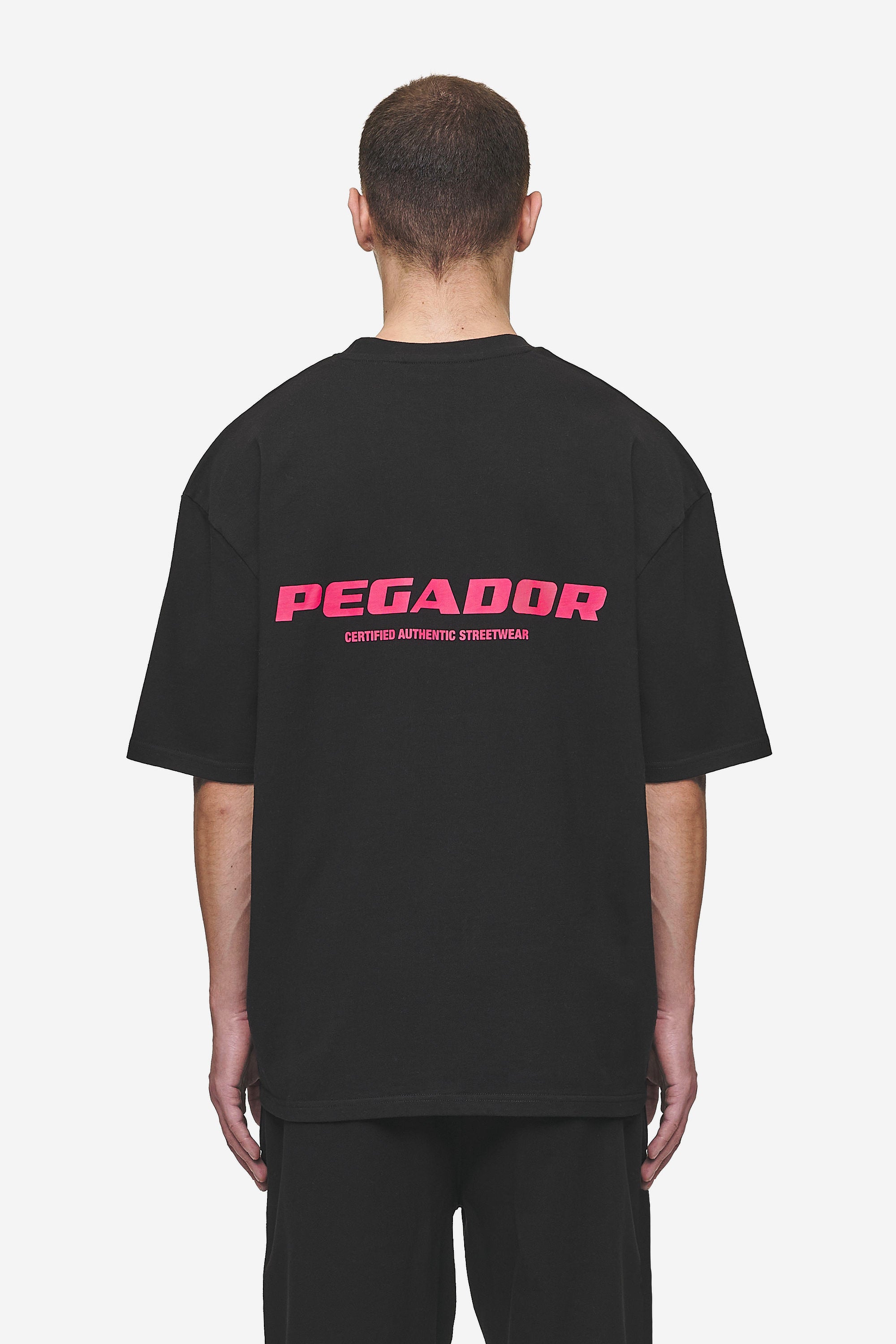 Pegador Colne Logo Oversized Tee Washed Black Virtual Pink Hauptansicht aus der Most Alive Kollektion für Herren