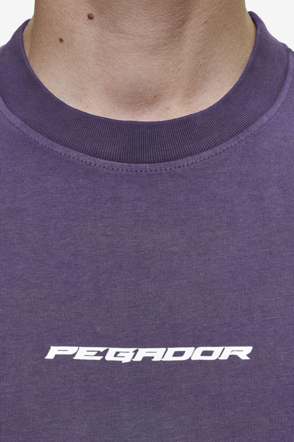 Pegador Dubose Oversized Tee Vintage Deep Purple Detailshot aus der Most Alive Kollektion für Herren