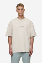 Pegador Colne Logo Oversized Tee Washed Light Beige Anthracite Seitenansicht aus der Most Alive Kollektion für Herren