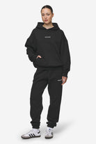 Pegador Clarita Logo Oversized Hoodie Black White Gum Ganzkörper Bild aus der Most Alive Kollektion für DaHerren