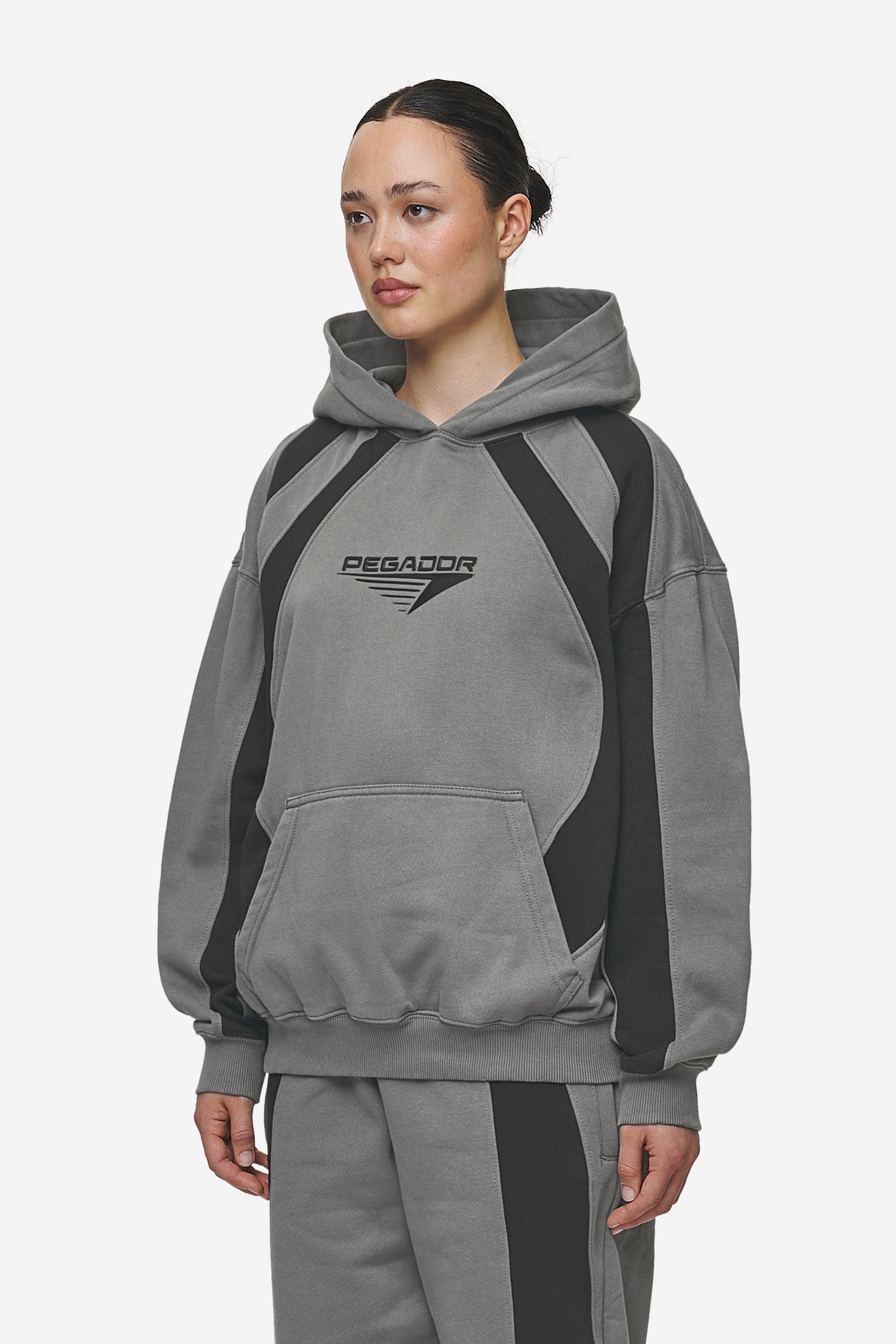 Pegador Amira Oversized Hoodie Washed Deep Grey Black Seitenansicht aus der Most Alive Kollektion für DaHerren