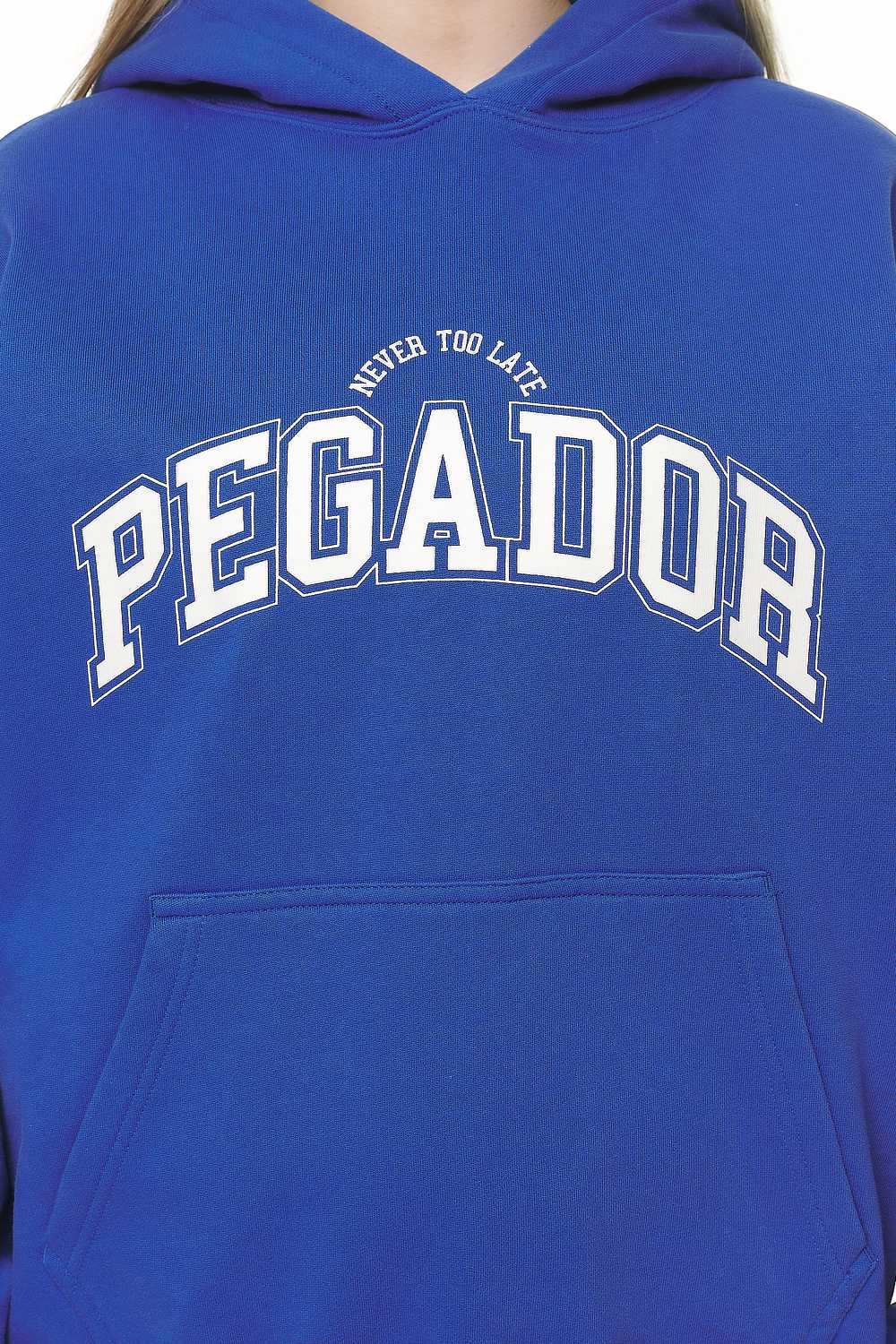 Pegador Wayruna Oversized Hoodie Washed True Blue Detailshot aus der Never Too Late Kollektion für DaHerren