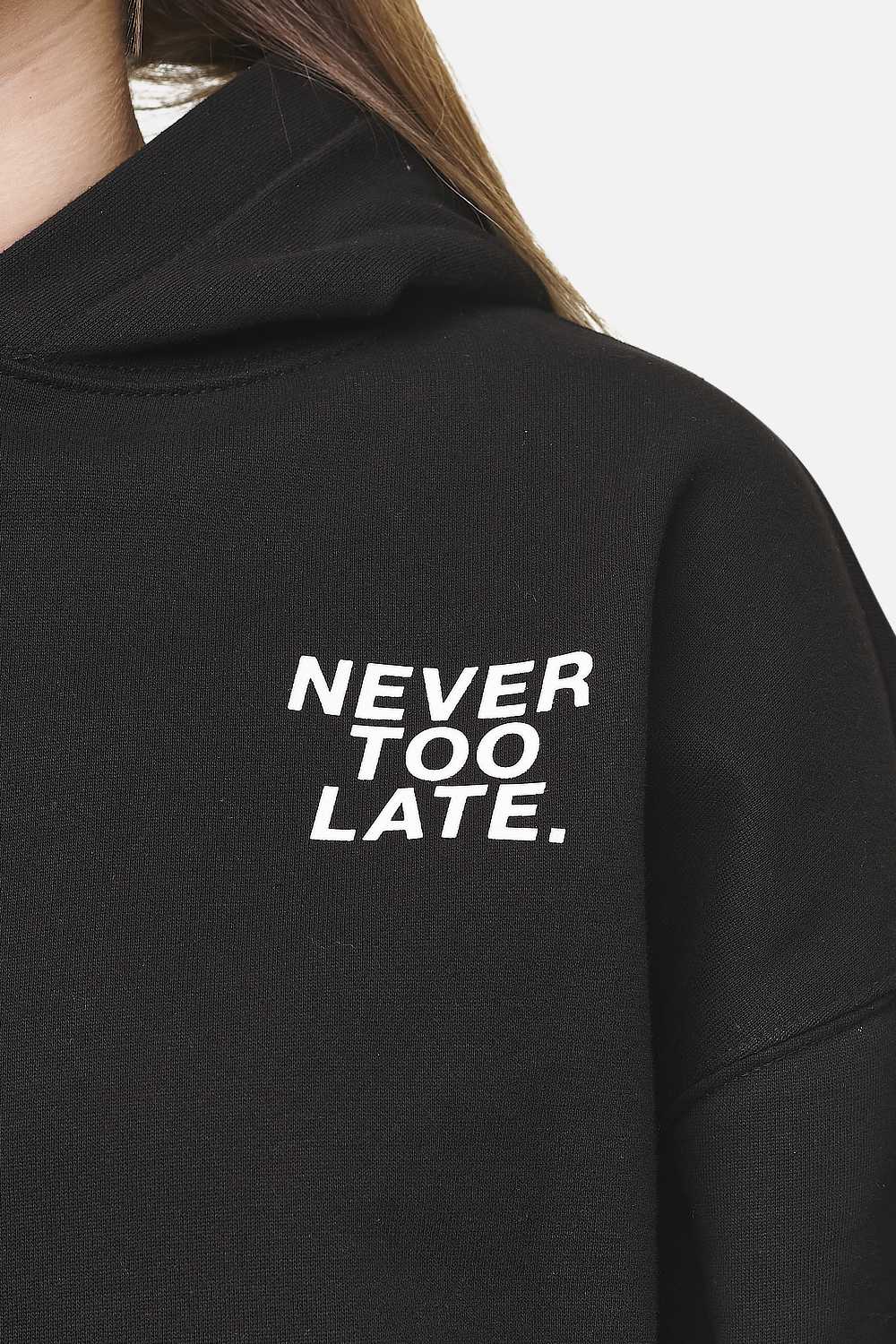 Pegador Airville Oversized Hoodie Black Detailshot aus der Never Too Late Kollektion für DaHerren