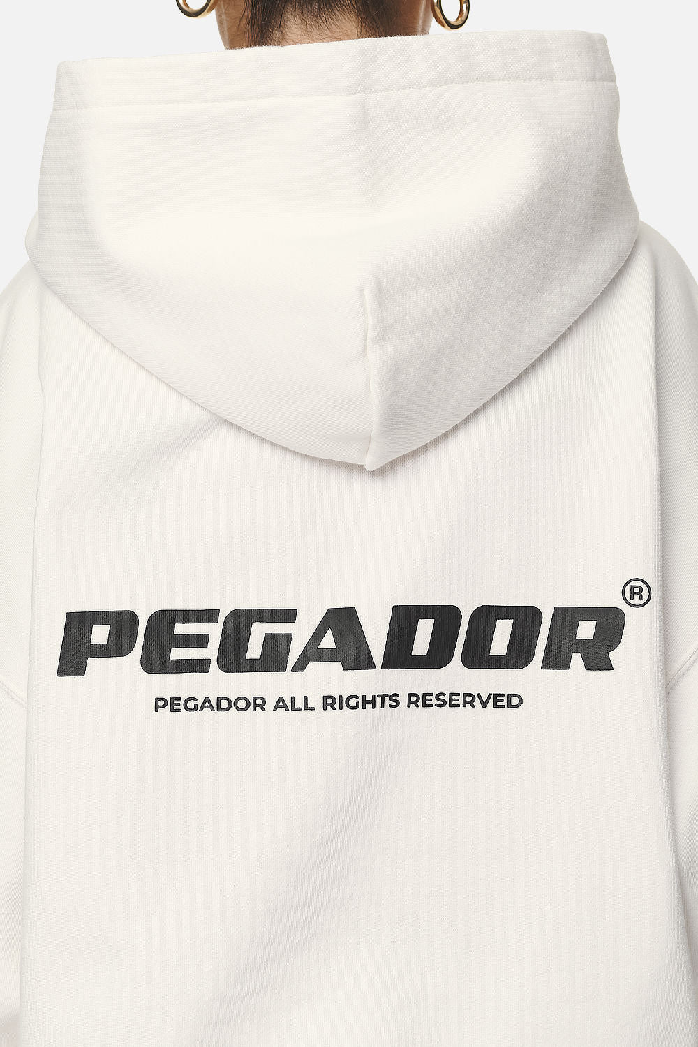 Pegador Atna Logo Oversized Hoodie Washed Coconut Milk Black Detailshot aus der Never Too Late Kollektion für DaHerren