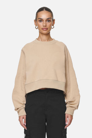 Pegador Kintore Cropped Oversized Raglan Sweater Washed Safari Sand Hauptansicht aus der Never Too Late Kollektion für DaHerren