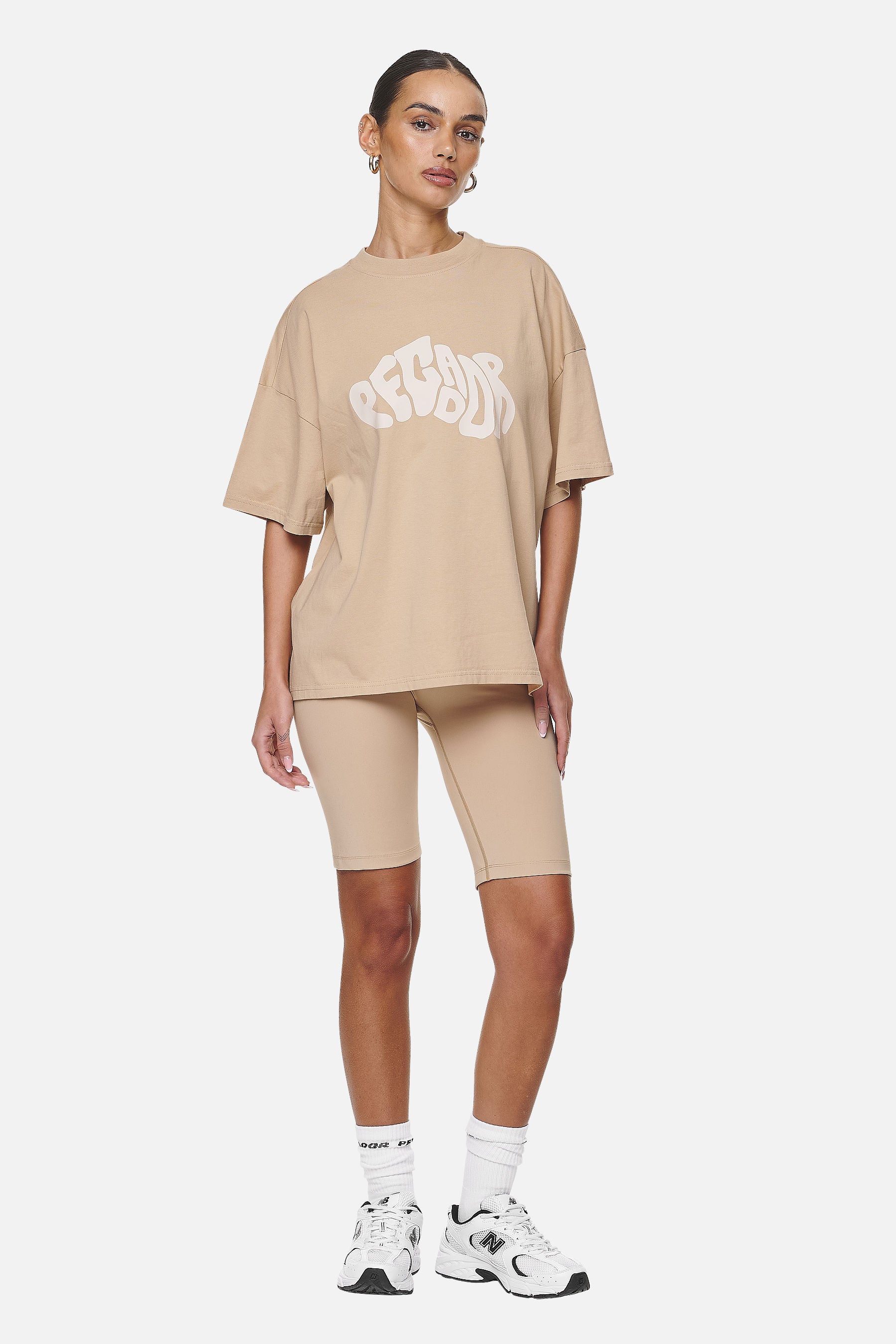 Pegador Paluma Heavy Oversized Tee Washed Safari Sand Seitenansicht aus der Never Too Late Kollektion für DaHerren