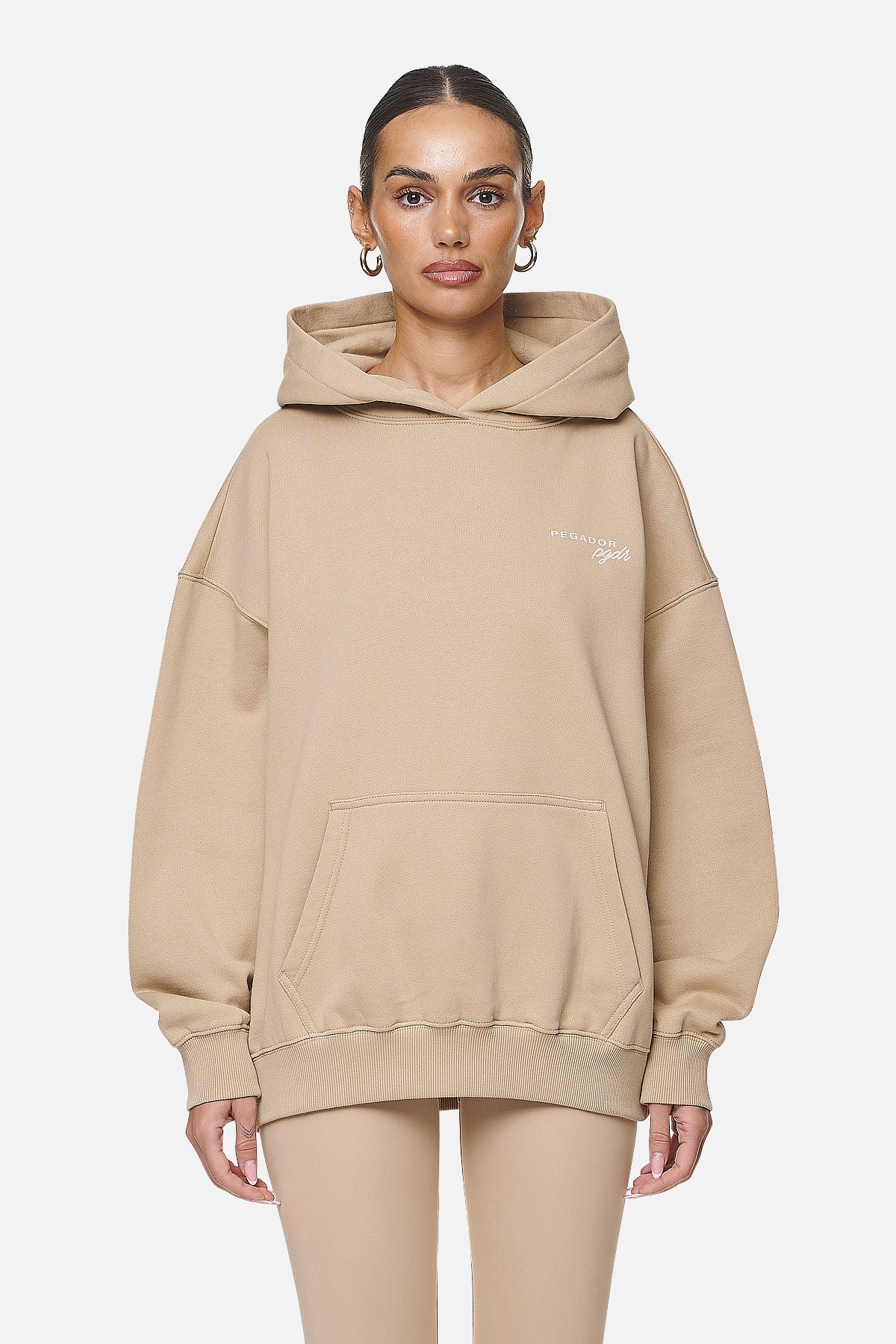 Pegador Berri Oversized Hoodie Washed Safari Sand Seitenansicht aus der Never Too Late Kollektion für DaHerren