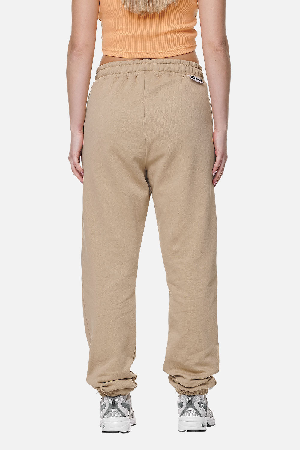 Pegador Julago High Waisted Sweat Pants Washed Safari Sand Gegenansicht aus der Never Too Late Kollektion für DaHerren