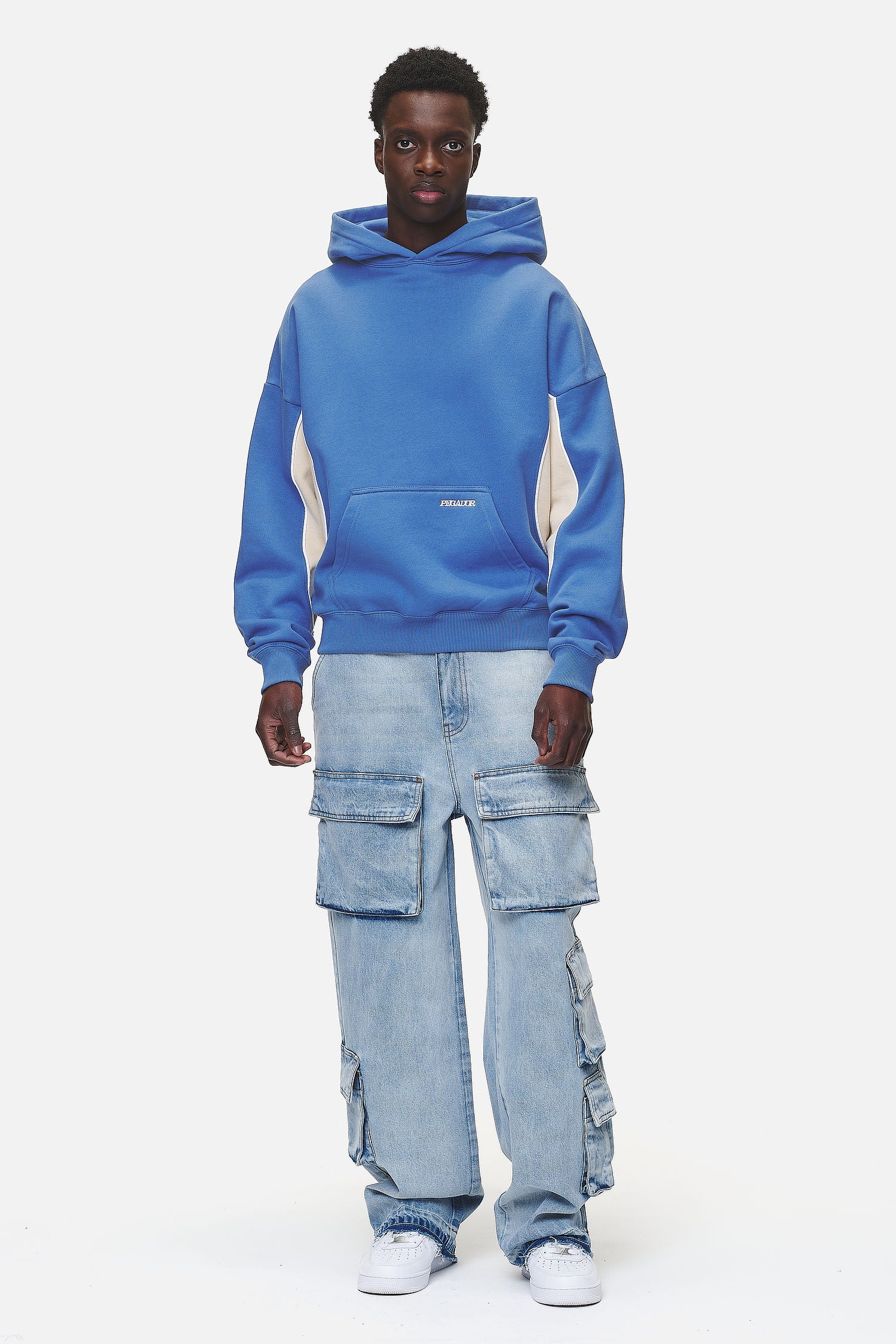 Pegador Farro Boxy Hoodie  Washed Retro Blue Ganzkörper Bild aus der Never Too Late Kollektion für Herren