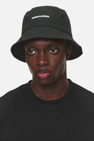Pegador Logo Bucket Hat Black White Gegenansicht aus der Never Too Late Kollektion für Herren