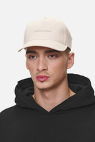 Pegador Logo Cap Desert Sand Detailshot aus der Never Too Late Kollektion für Herren