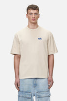 Pegador Narson Oversized Tee Washed Desert Sand Seitenansicht aus der Never Too Late Kollektion für Herren