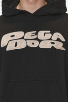 Pegador Drew Terry Boxy Hoodie Washed Black Detailshot aus der Never Too Late Kollektion für Herren