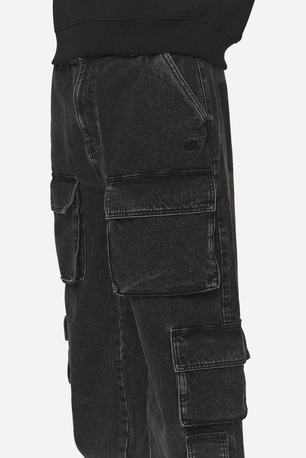 Pegador Lark Loose Cargo Jeans Heavy Washed Black Detailshot aus der Never Too Late Kollektion für Herren