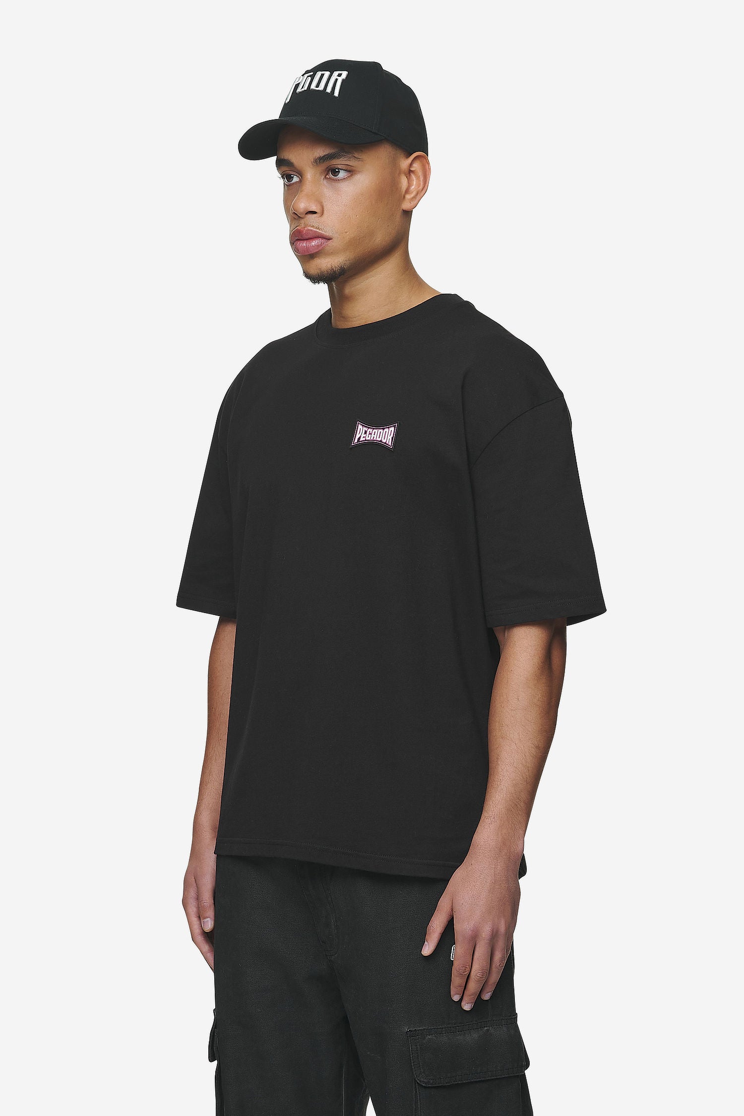 Pegador Dacko Oversized Tee Washed Black Bubblegum Detailshot aus der Next Wave Kollektion für Herren