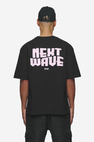 Pegador Dacko Oversized Tee Washed Black Bubblegum Hauptansicht aus der Next Wave Kollektion für Herren