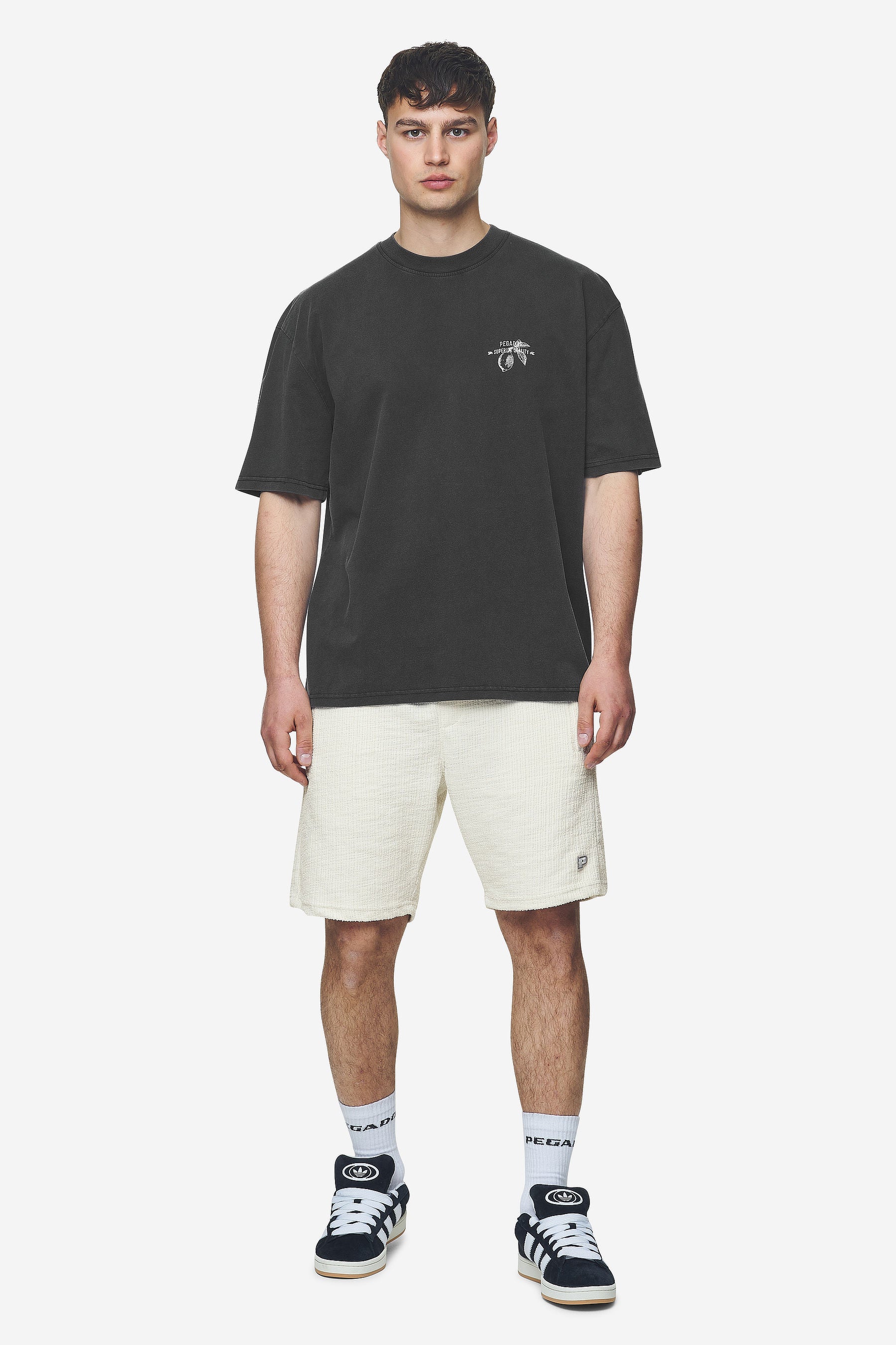 Pegador Goret Oversized Tee Vintage Black Ganzkörper Bild aus der Next Wave Kollektion für Herren