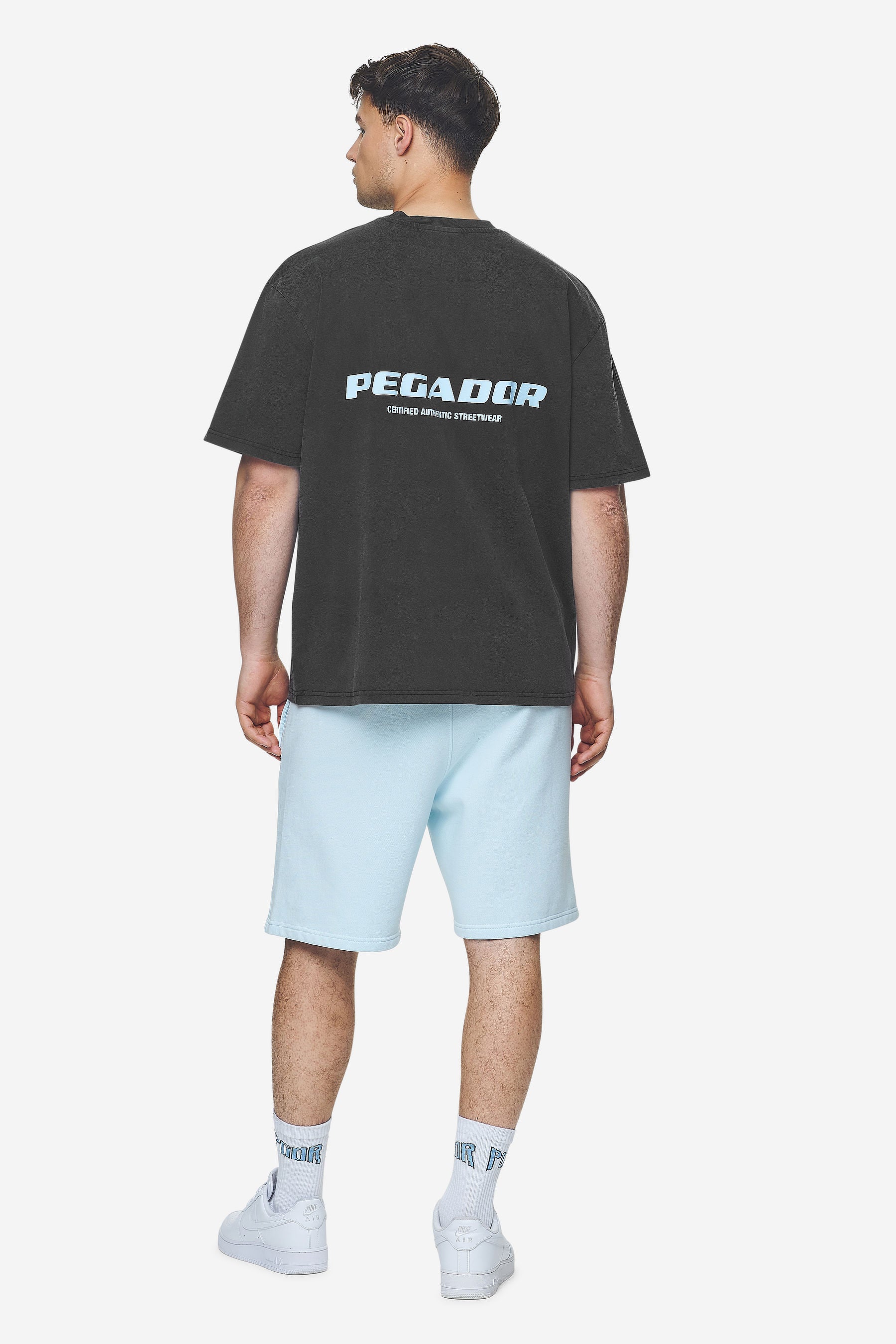 Pegador Colne Logo Oversized Tee Vintage Black Baby Blue Detailshot aus der Next Wave Kollektion für Herren