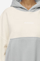 Pegador Estela Inside-Out Oversized Hoodie Coast Sand Sky Grey Detailshot aus der Next Wave Kollektion für DaHerren