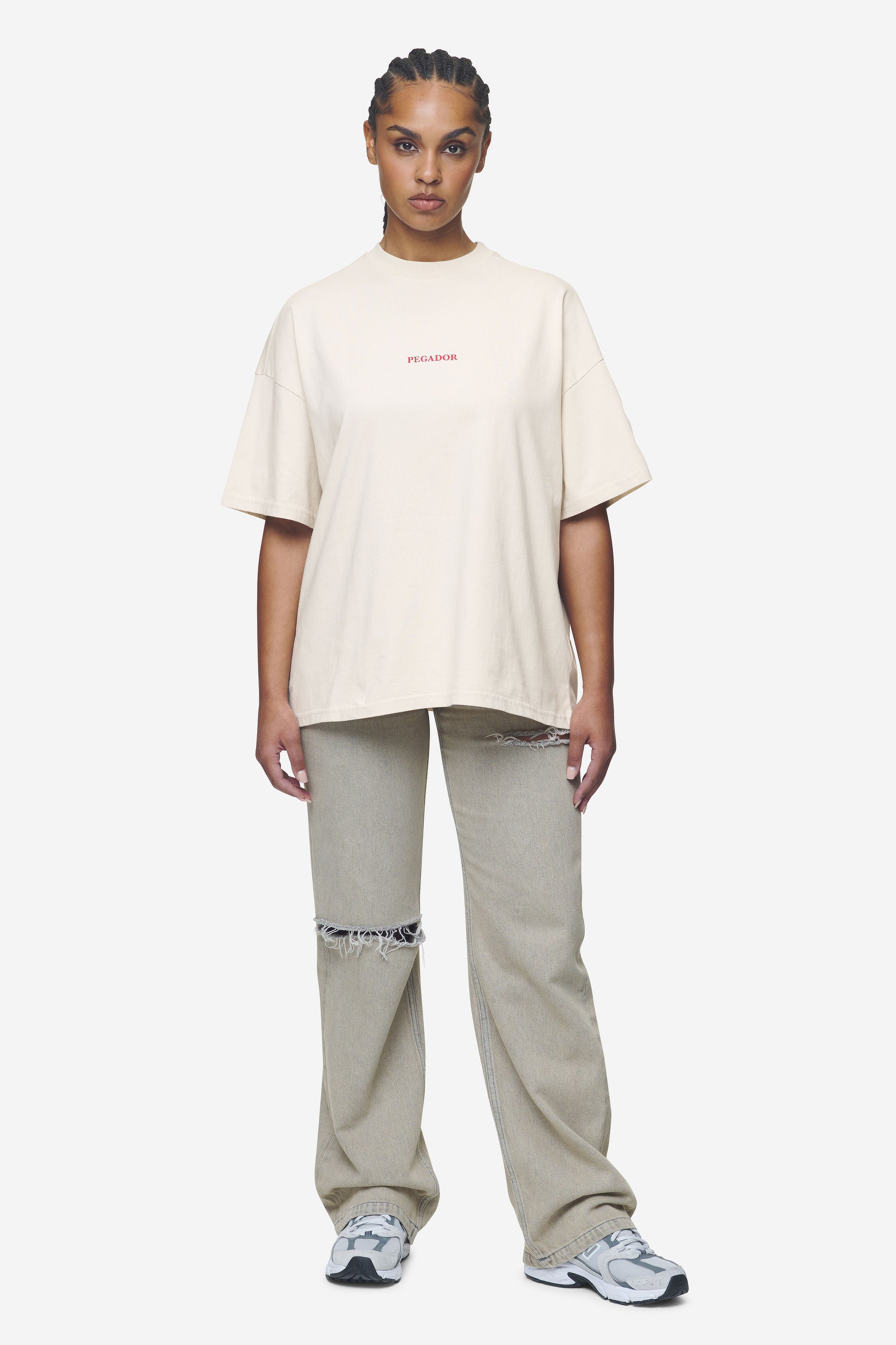 Pegador Reyna Heavy Oversized Tee Washed Coast Sand Ganzkörper Bild aus der Next Wave Kollektion für DaHerren