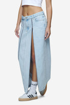 Pegador Aya Denim Midi Zip Skirt Washed Light Blue Seitenansicht aus der Next Wave Kollektion für DaHerren