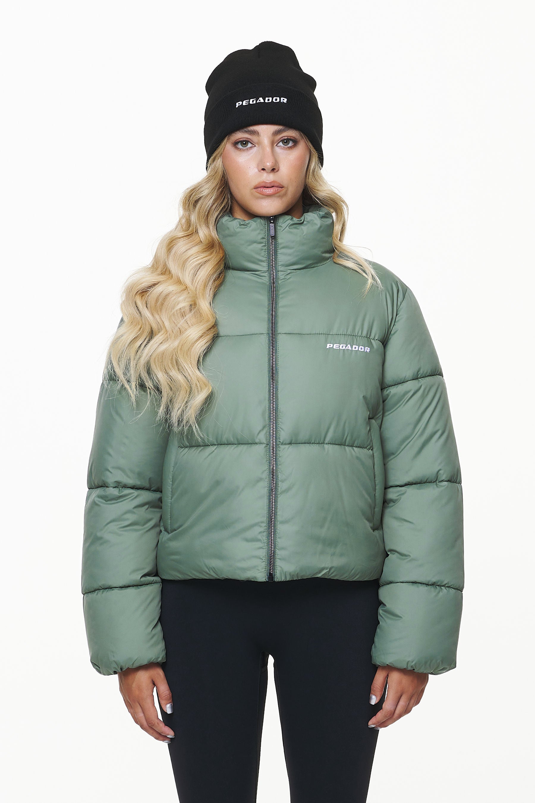 Pegador Georgia Puffer Jacket Garden Green Gegenansicht aus der PEGADOR® Outerwear 23 Kollektion für DaHerren