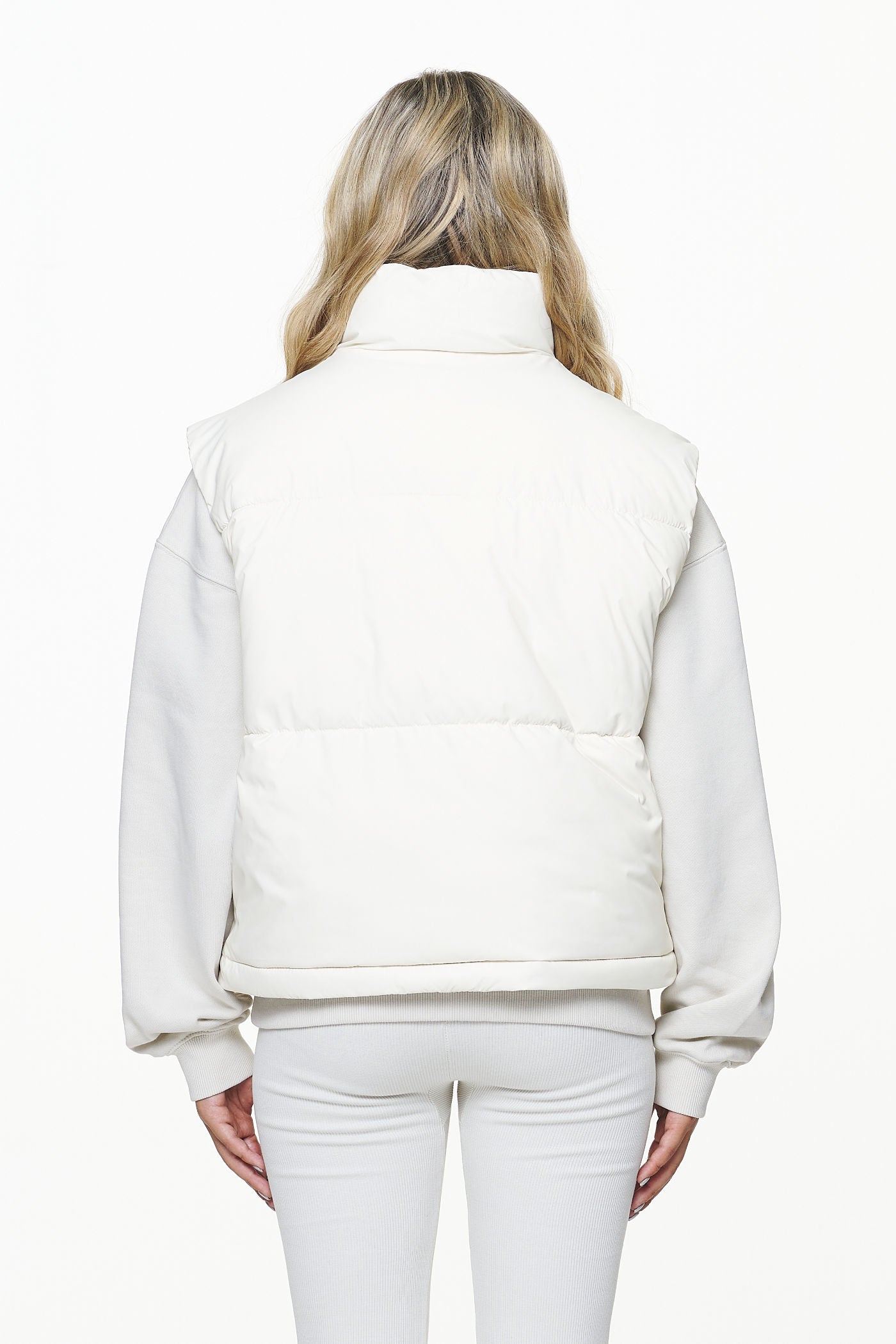 Pegador Priory Puffer Vest Bone White Detailshot aus der PEGADOR® Outerwear 23 Kollektion für DaHerren