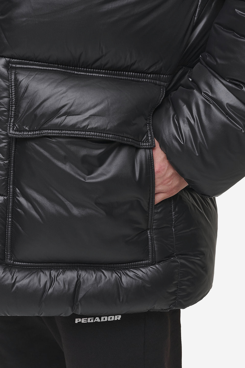 Pegador Conell Puffer Parka Black Detailshot aus der PEGADOR® Outerwear 24 Kollektion für Herren