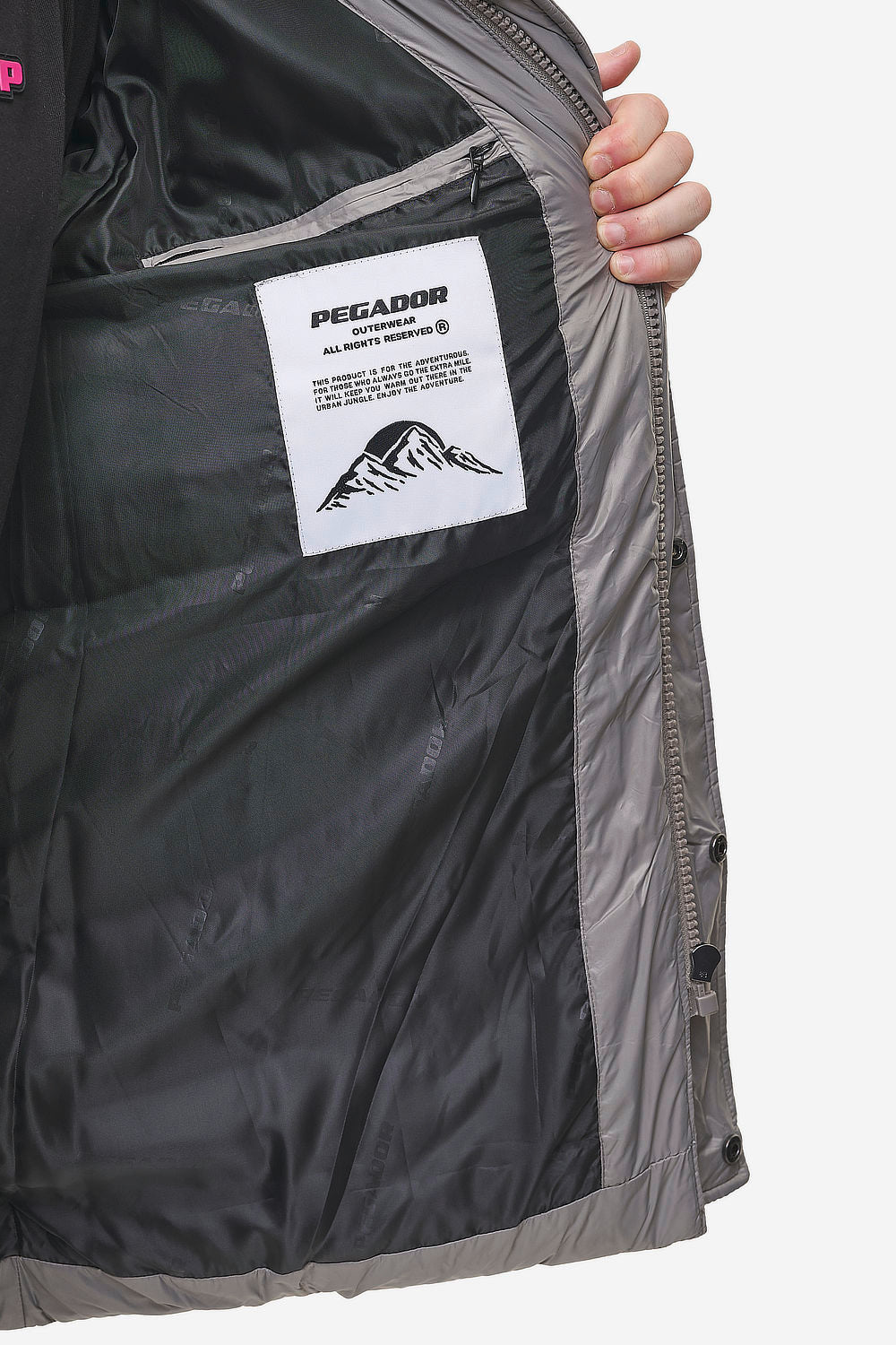 Pegador Conell Puffer Parka Rock Grey Detailshot aus der PEGADOR® Outerwear 24 Kollektion für Herren