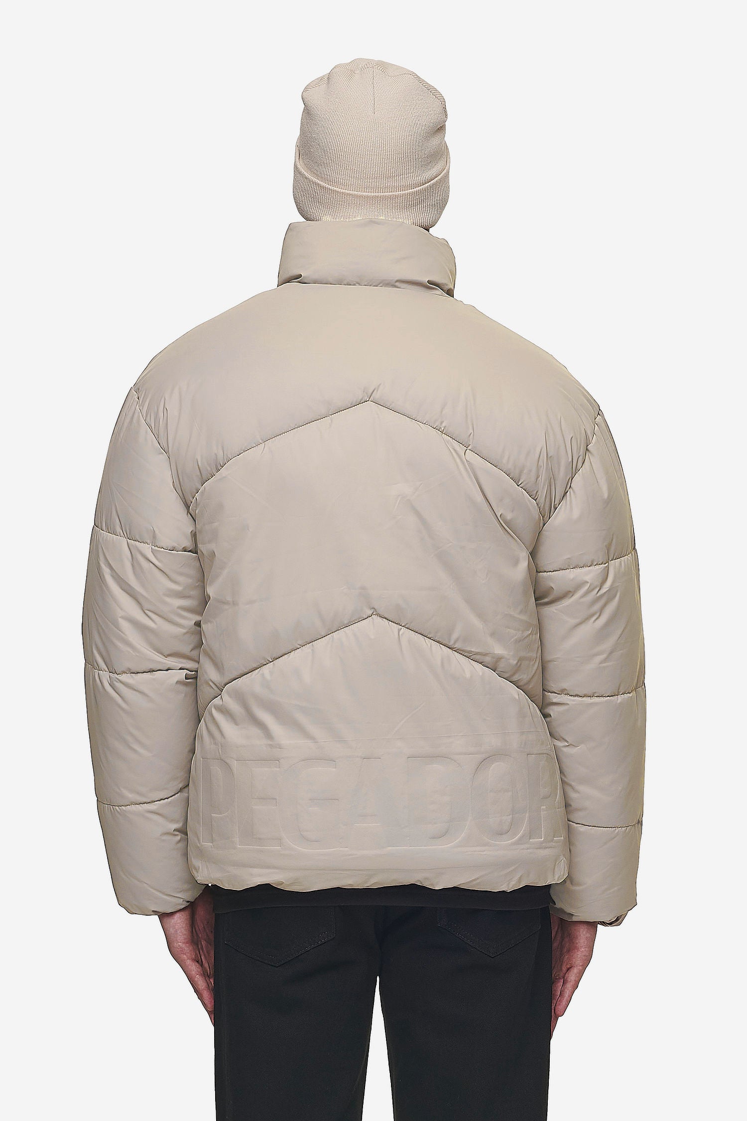 Pegador Anando Puffer Jacket Beige Detailshot aus der PEGADOR® Outerwear 24 Kollektion für Herren