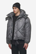 Pegador Henry Vintage Oversized Puffer Jacket Anthracite Gegenansicht aus der PEGADOR® Outerwear 24 Kollektion für Herren