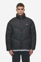 Pegador Anando Puffer Jacket Black Hauptansicht aus der PEGADOR® Outerwear 24 Kollektion für Herren