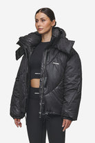 Pegador Hailey Vintage Oversized Puffer Jacket Black Seitenansicht aus der PEGADOR® Outerwear 24 Kollektion für DaHerren