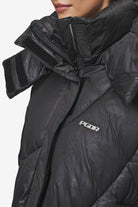 Pegador Hailey Vintage Oversized Puffer Jacket Black Detailshot aus der PEGADOR® Outerwear 24 Kollektion für DaHerren