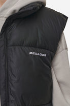 Pegador Priory Puffer Vest Black Gegenansicht aus der PEGADOR® Outerwear 24 Kollektion für DaHerren