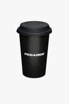 Pegador Logo Coffee Cup Black Hauptansicht aus der Last Minute Kollektion für Herren