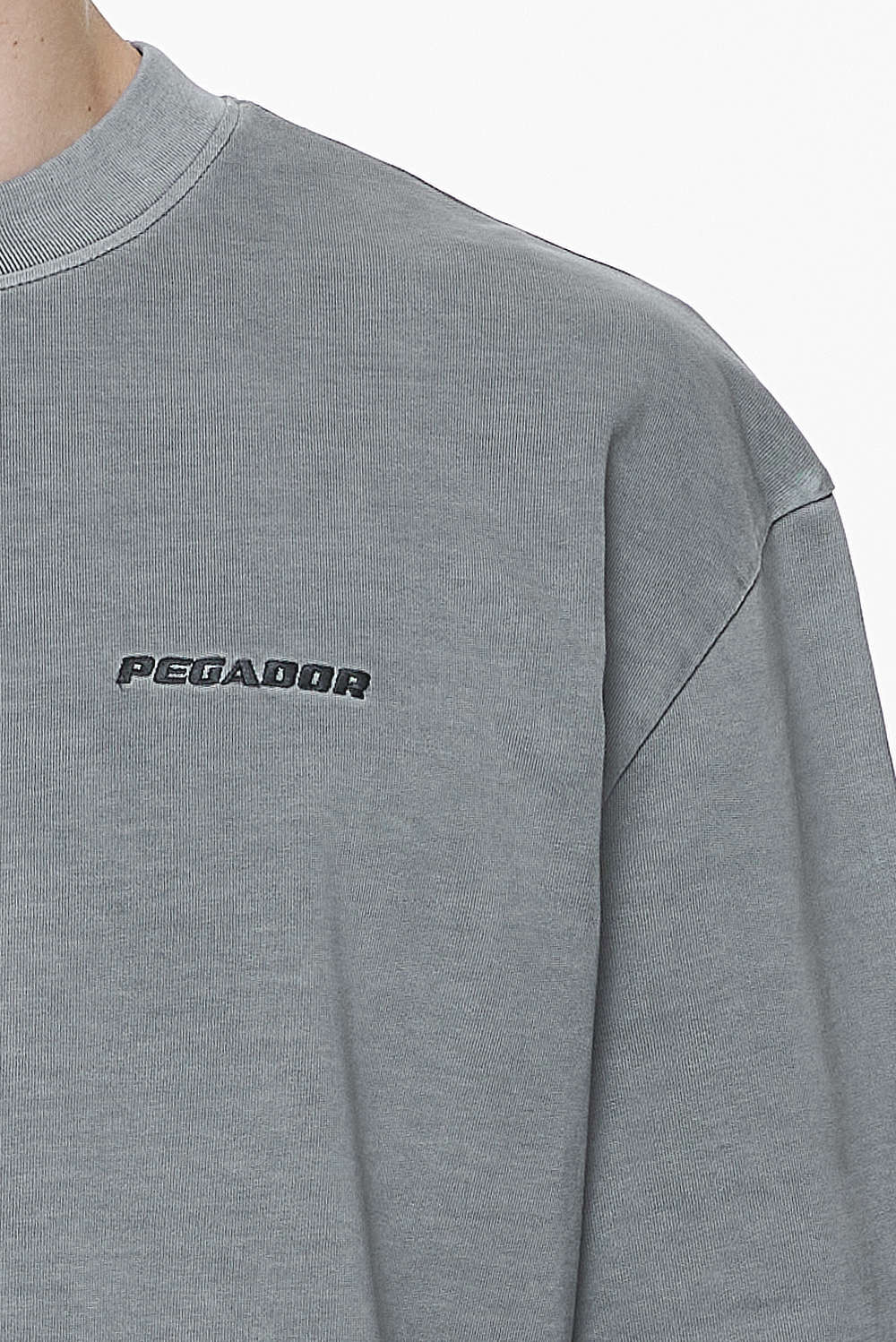 Pegador Logo Oversized Tee Vintage Grey Detailshot aus der Built to Last Kollektion für Herren