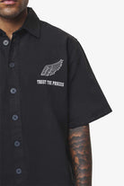 Pegador Skyler Denim Shirt Black Ink Detailshot aus der Trust The Process Kollektion für Herren